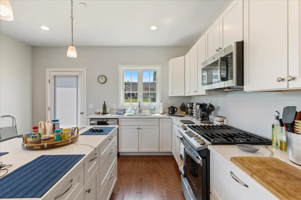 7 Venus Way Pelham NH 03076