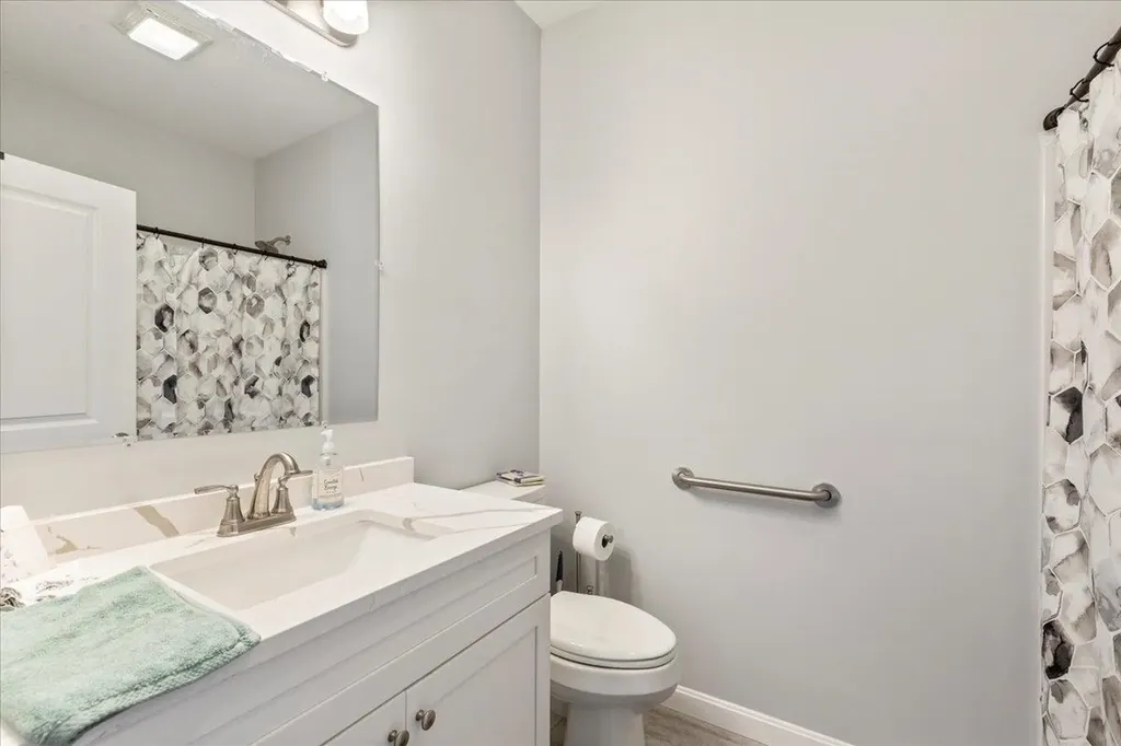 7 Venus Way Pelham NH 03076