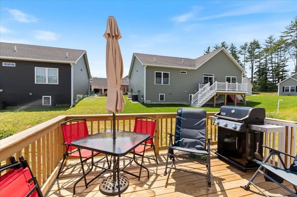 7 Venus Way Pelham NH 03076