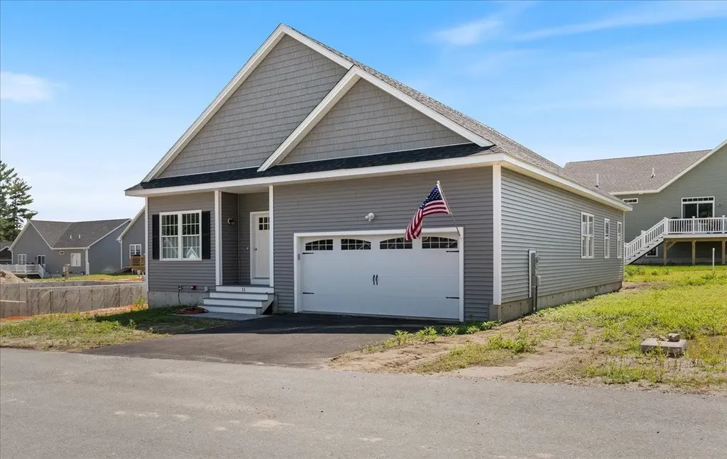 7 Venus Way Pelham NH 03076