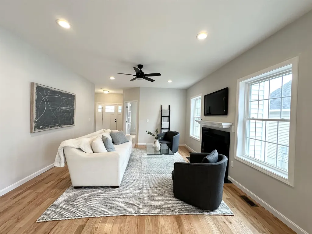 7 Venus Way Pelham NH 03076