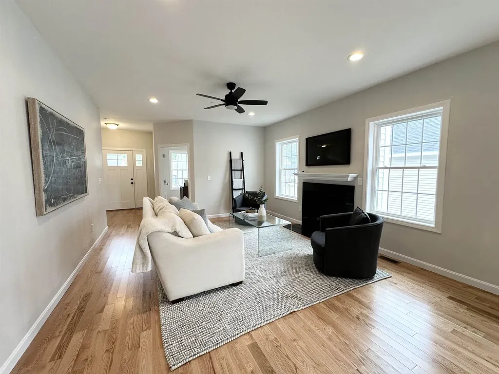 7 Venus Way Pelham NH 03076