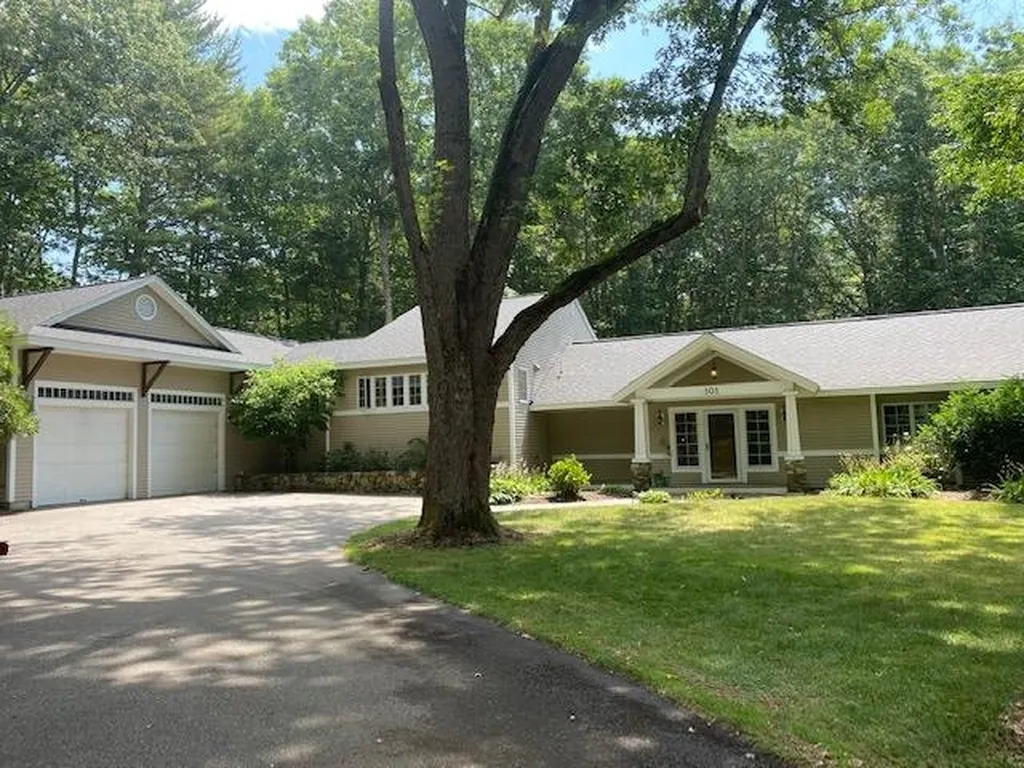 101 Woodland Road North Hampton NH 03862