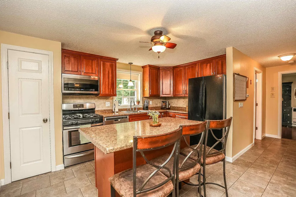 22 Dowst Road Allenstown NH 03275