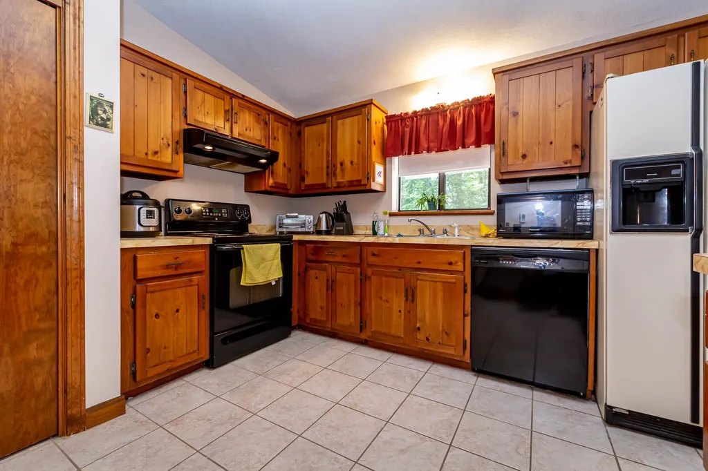 27 Cunningham Drive Derry NH 03038