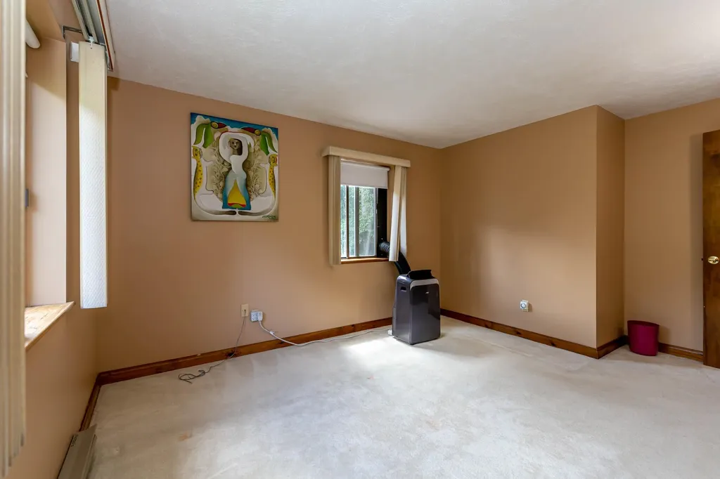 27 Cunningham Drive Derry NH 03038