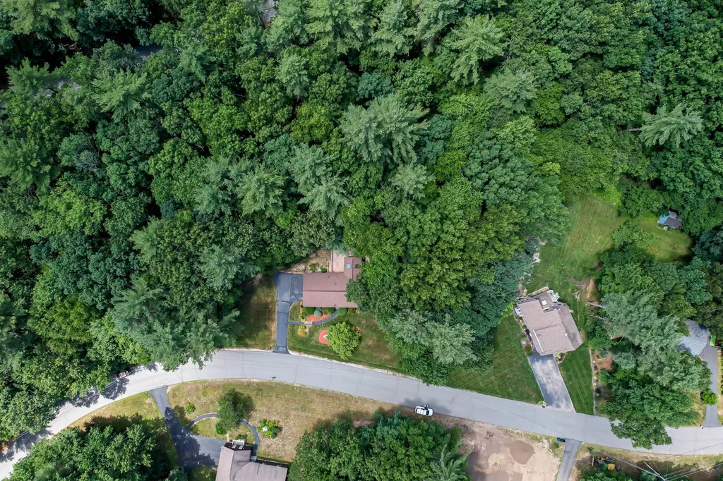 27 Cunningham Drive Derry NH 03038