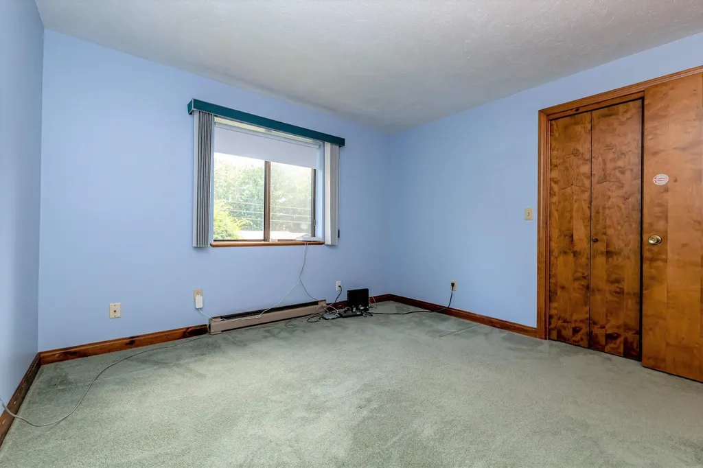 27 Cunningham Drive Derry NH 03038
