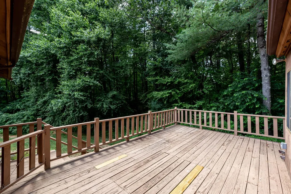 27 Cunningham Drive Derry NH 03038