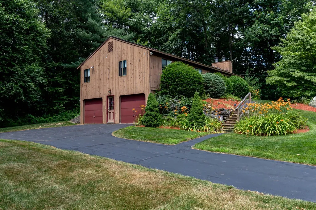 27 Cunningham Drive Derry NH 03038
