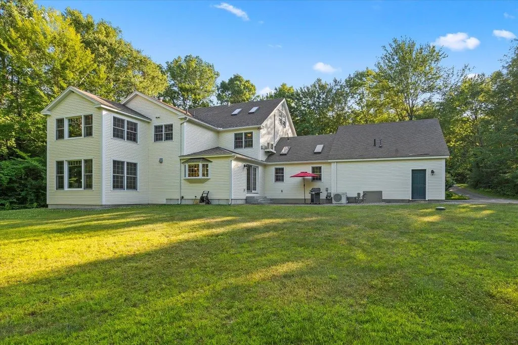 211 Hedgerose Lane Hopkinton NH 03229