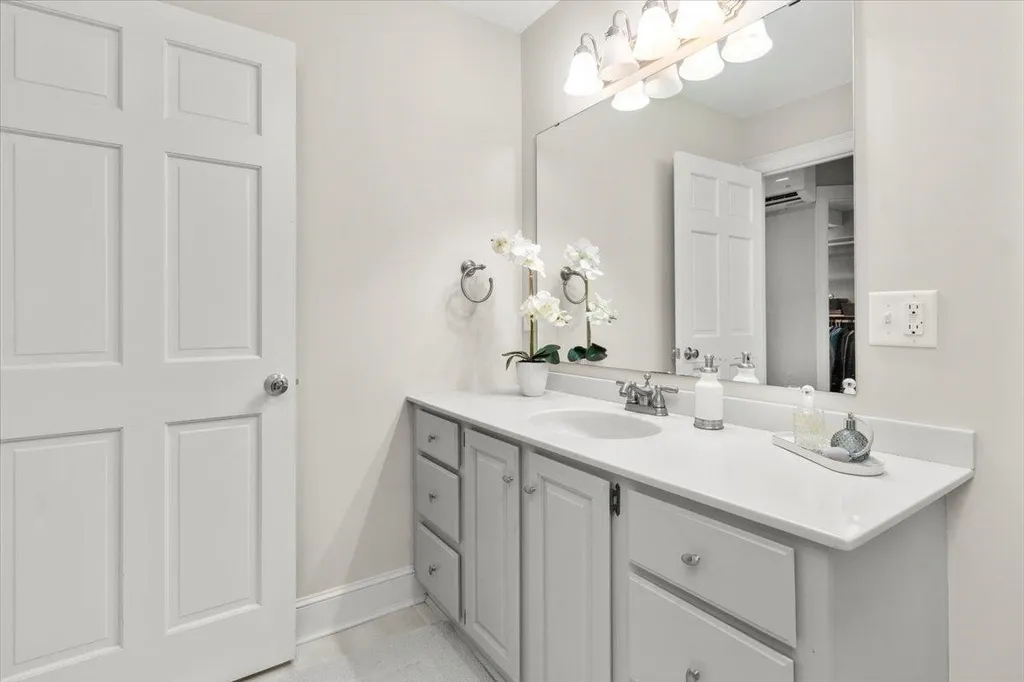 211 Hedgerose Lane Hopkinton NH 03229