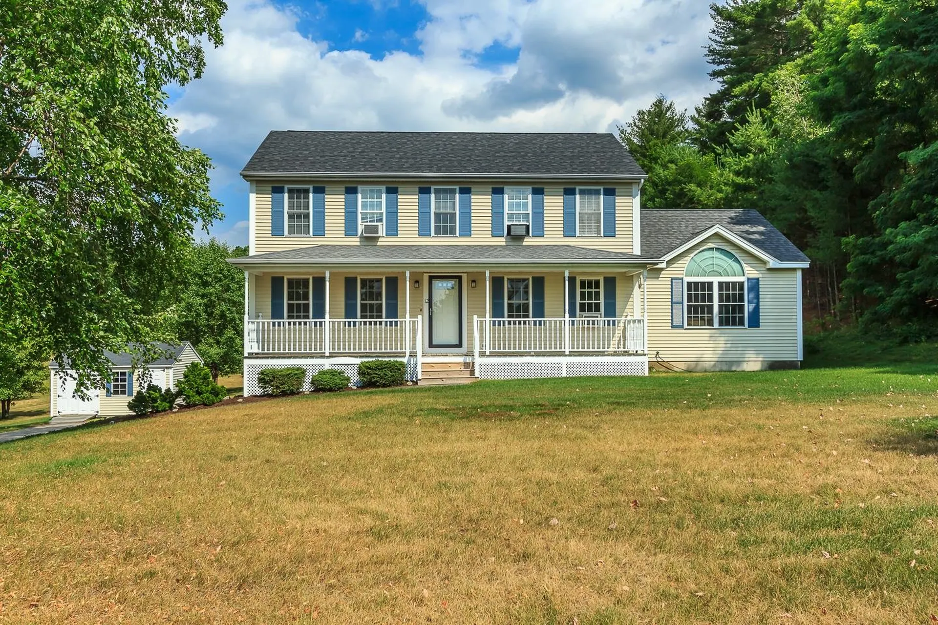 12 Longwood Avenue Londonderry NH 03053