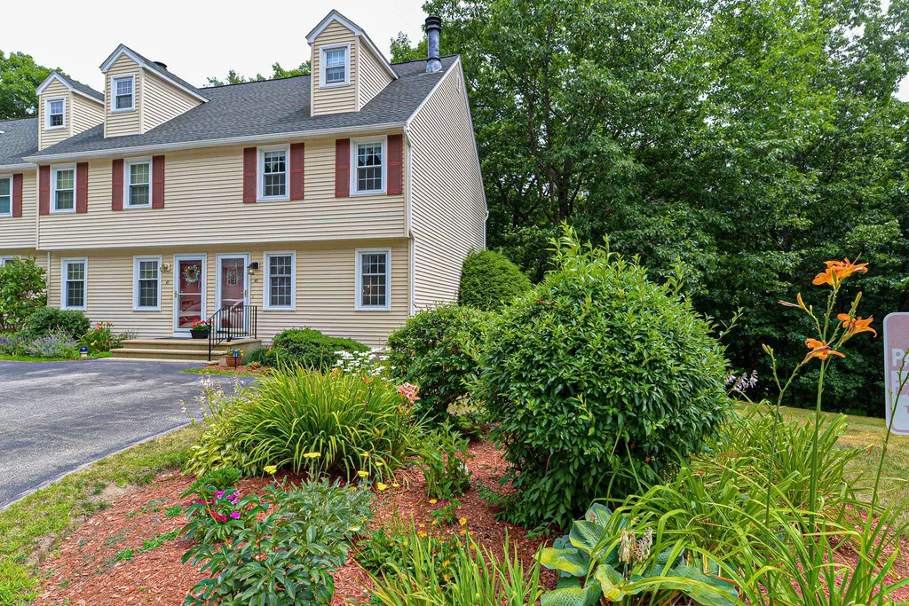 45 Hawkstead Hollow Nashua NH 03063