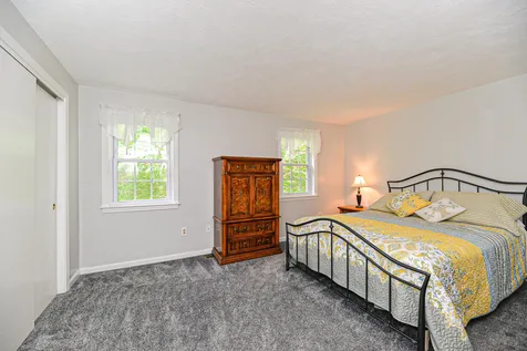 45 Hawkstead Hollow Nashua NH 03063