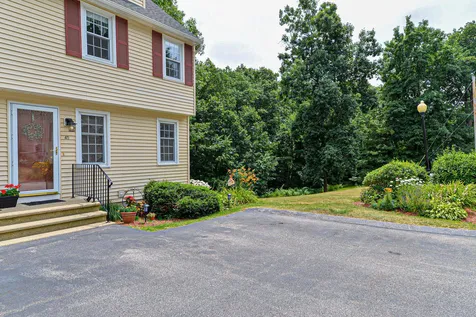 45 Hawkstead Hollow Nashua NH 03063