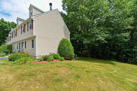 45 Hawkstead Hollow Nashua NH 03063