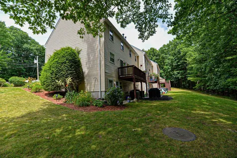 45 Hawkstead Hollow Nashua NH 03063