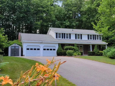 9 Fairway Drive Hudson NH 03051