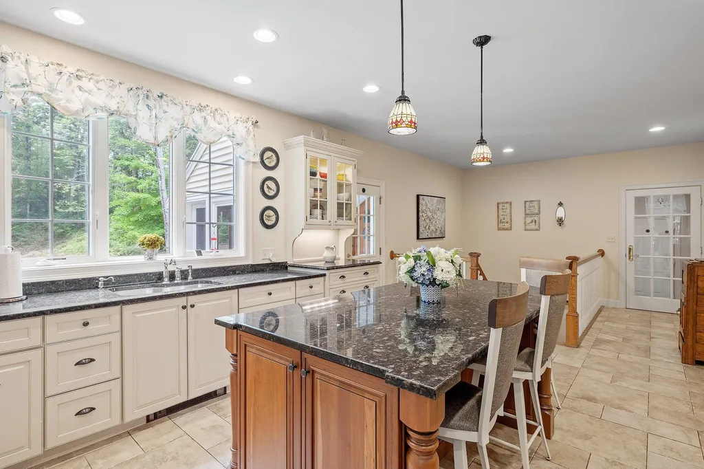 21 Saunders Hill Road New Boston NH 03070