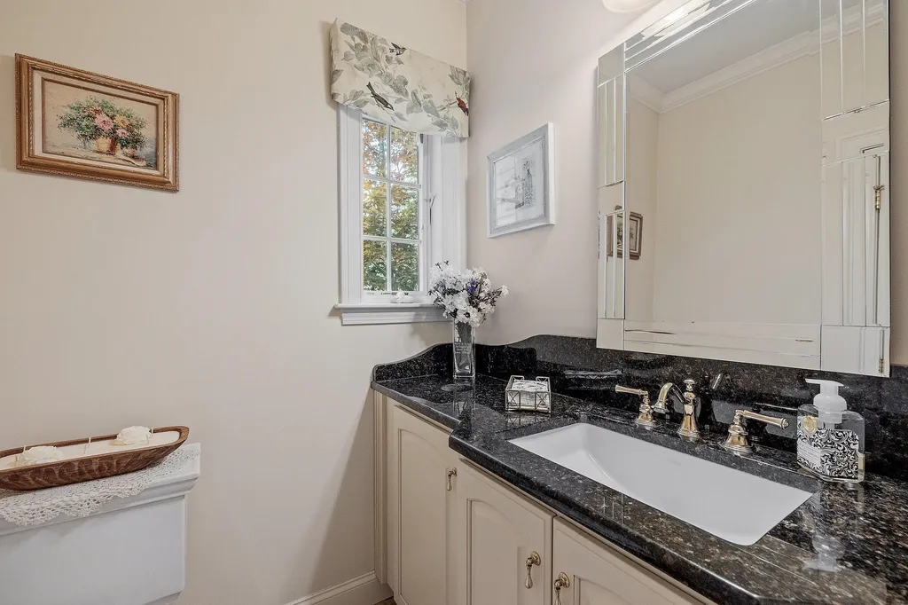 21 Saunders Hill Road New Boston NH 03070