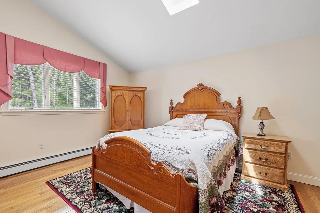 21 Saunders Hill Road New Boston NH 03070
