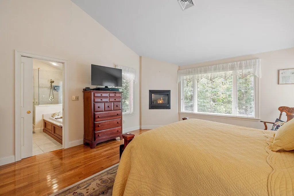 21 Saunders Hill Road New Boston NH 03070
