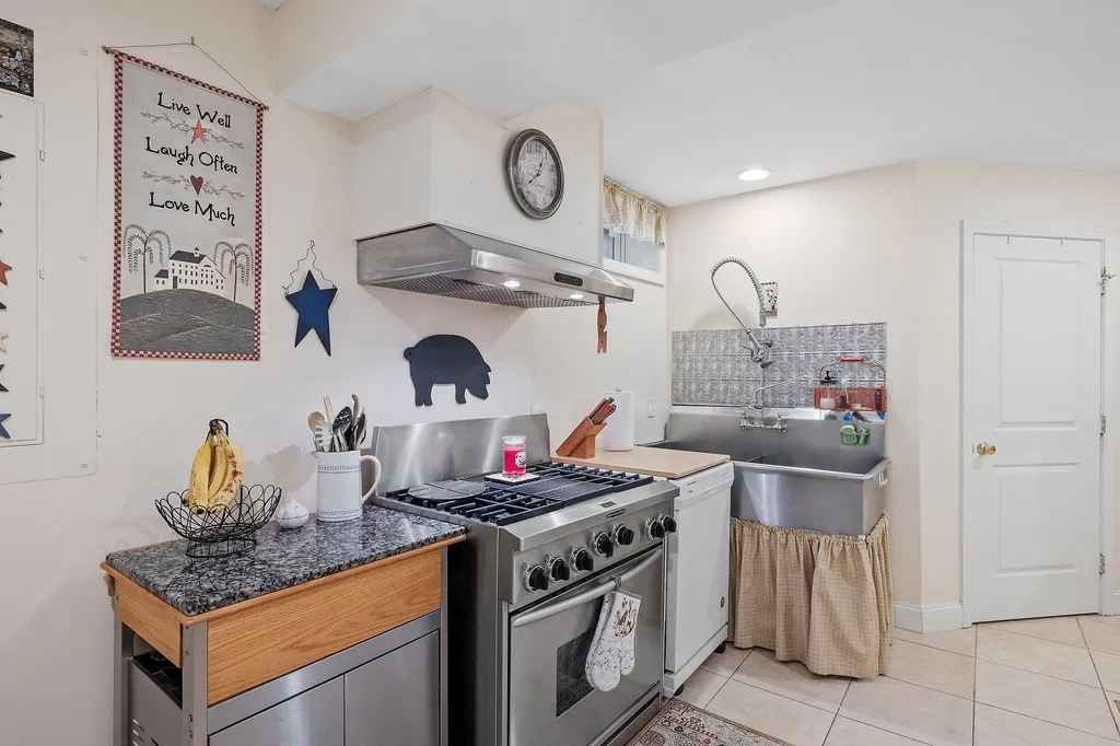 21 Saunders Hill Road New Boston NH 03070
