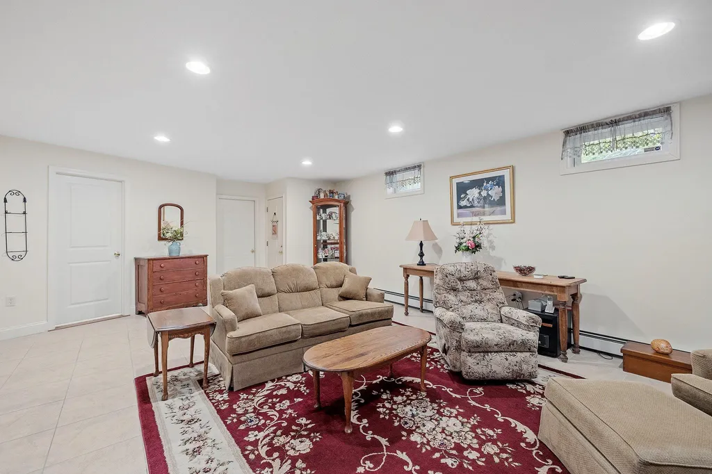21 Saunders Hill Road New Boston NH 03070