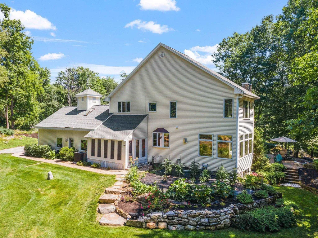21 Saunders Hill Road New Boston NH 03070