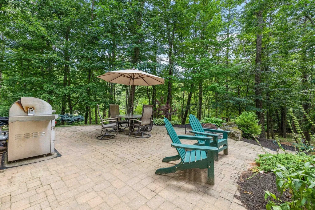 21 Saunders Hill Road New Boston NH 03070