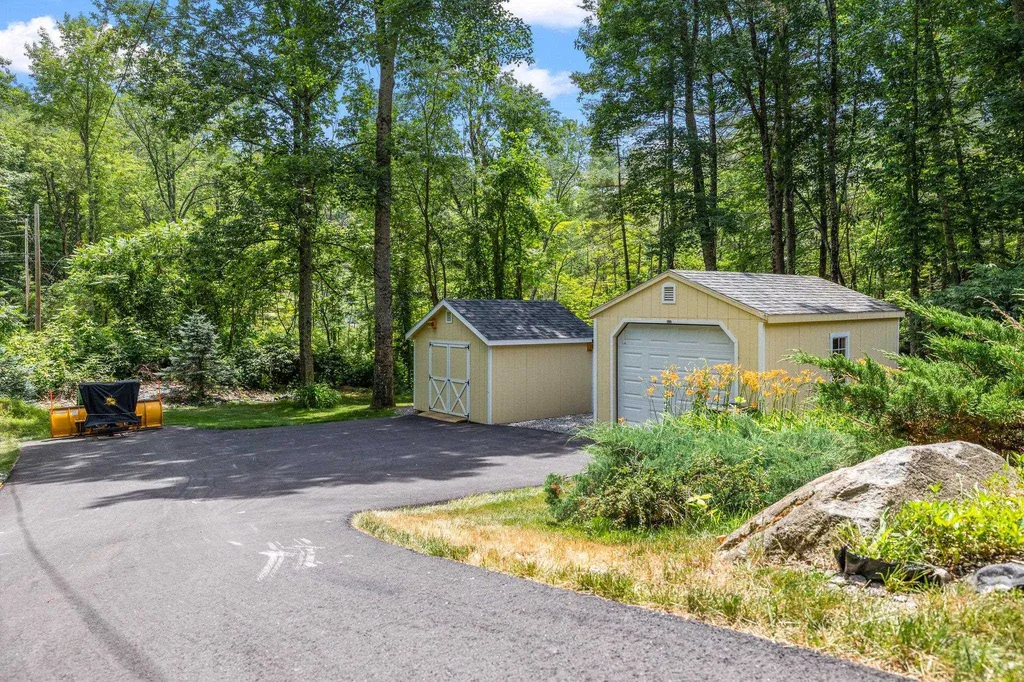 21 Saunders Hill Road New Boston NH 03070
