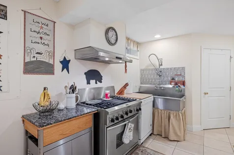 21 Saunders Hill Road New Boston NH 03070