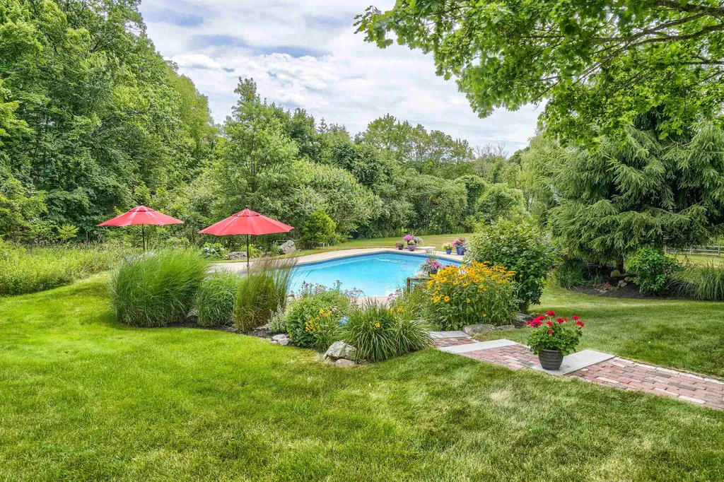 76 Christian Hill Road Amherst NH 03031