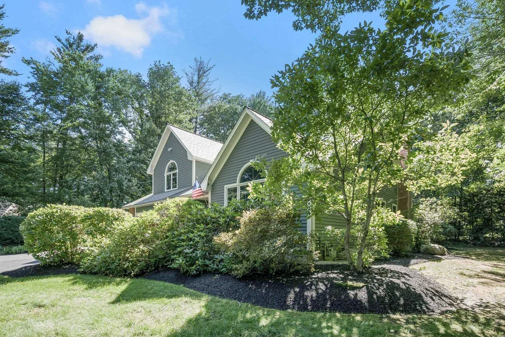 24 Oakmont Drive Concord NH 03301