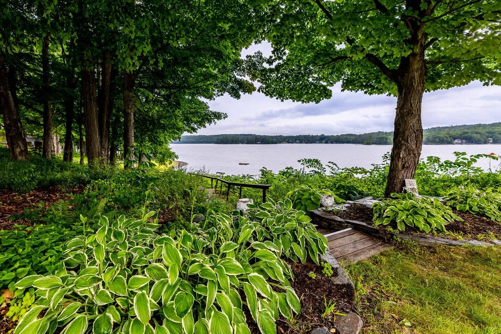 33 Caleb Dyer Lane Enfield NH 03748
