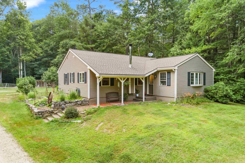8 Lochwood Drive New Boston NH 03070