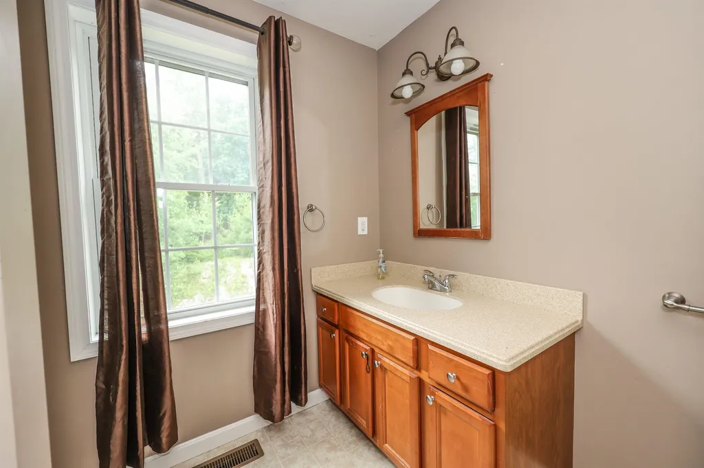 14b Sunshine Drive Hudson NH 03051