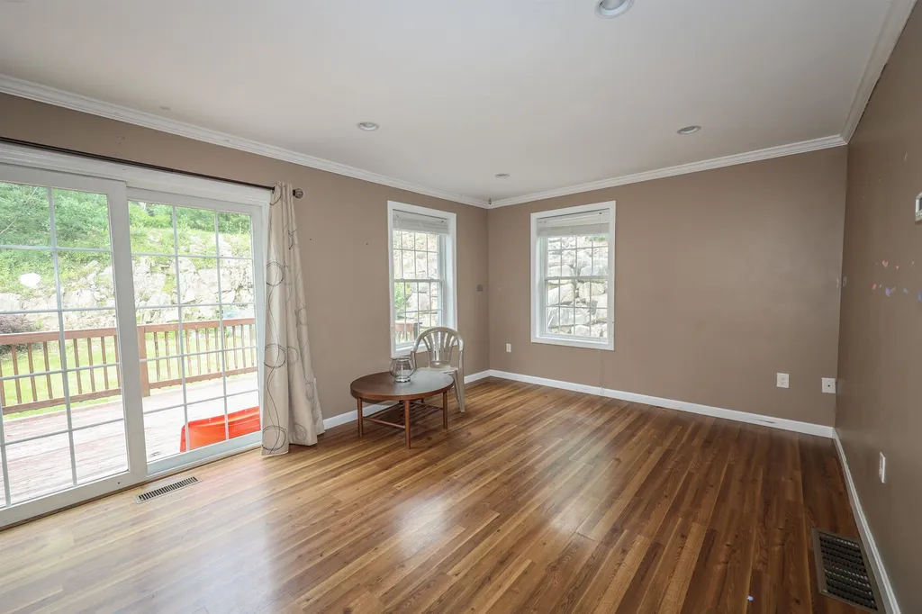 14b Sunshine Drive Hudson NH 03051