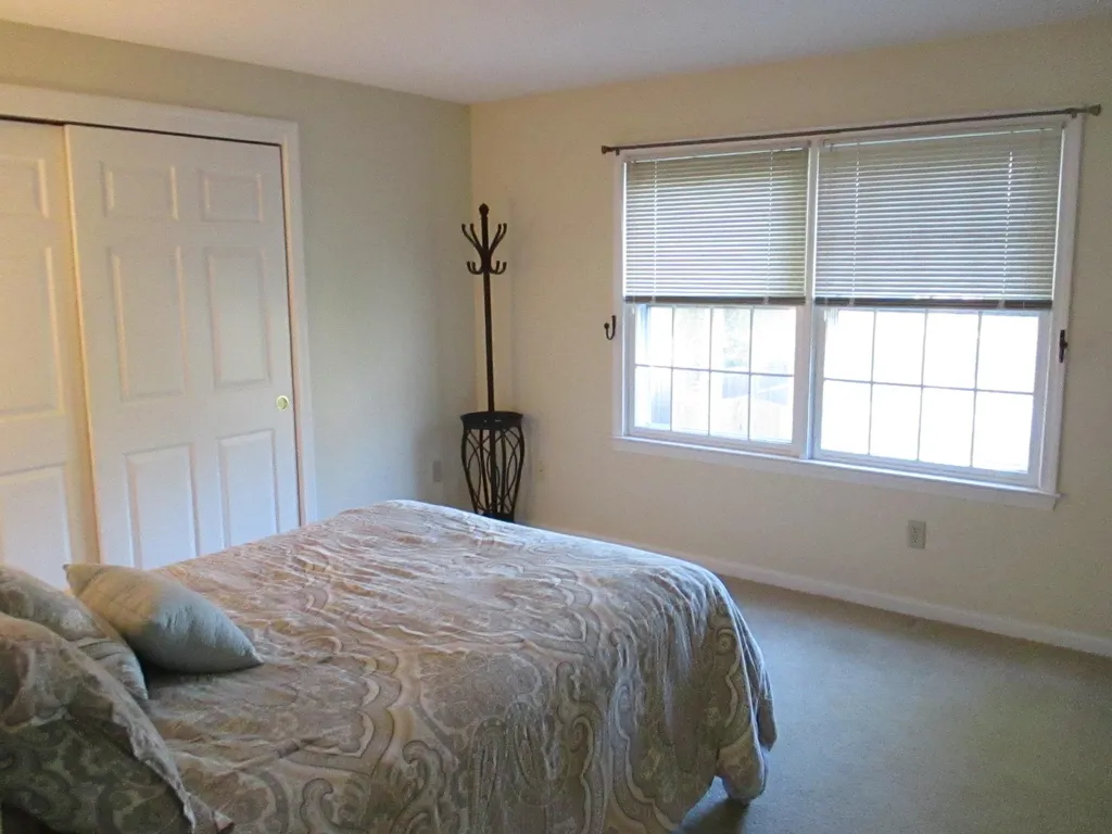 28d Stonehouse Lane Keene NH 03431