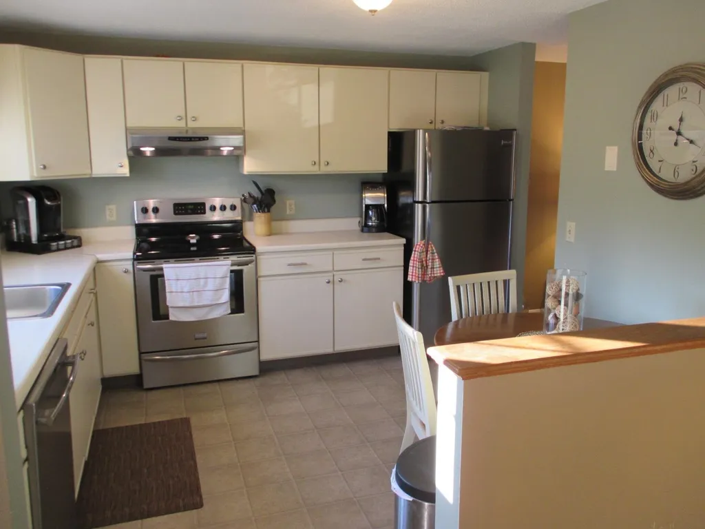 28d Stonehouse Lane Keene NH 03431
