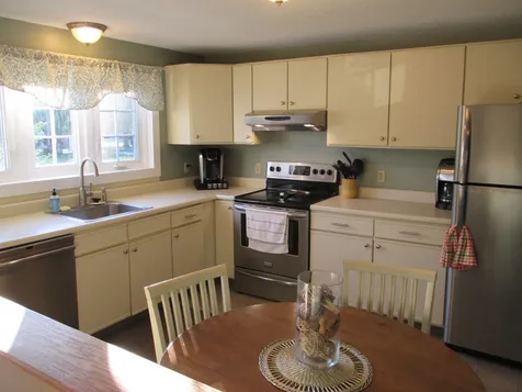 28d Stonehouse Lane Keene NH 03431