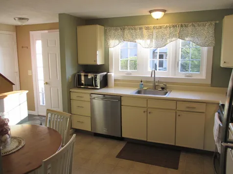 28d Stonehouse Lane Keene NH 03431