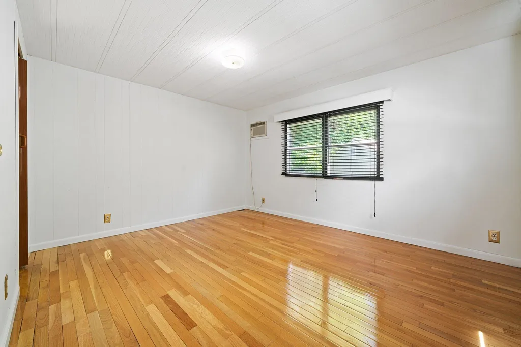 16 Vindale Road Hooksett NH 03106
