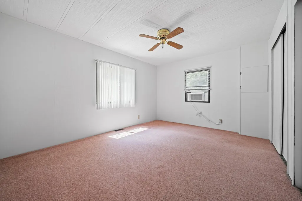 16 Vindale Road Hooksett NH 03106