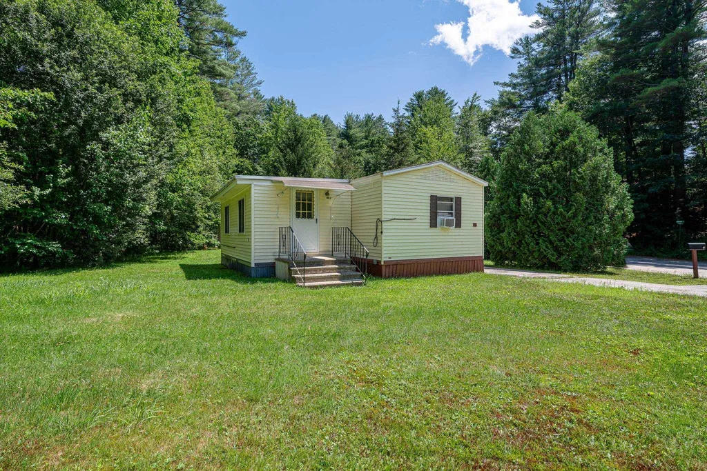 16 Vindale Road Hooksett NH 03106