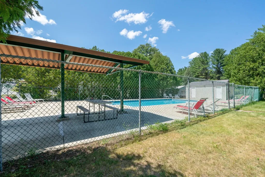 16 Vindale Road Hooksett NH 03106