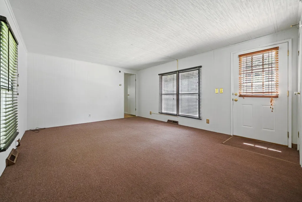 16 Vindale Road Hooksett NH 03106