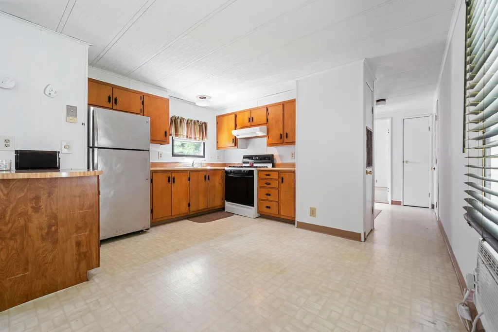 16 Vindale Road Hooksett NH 03106