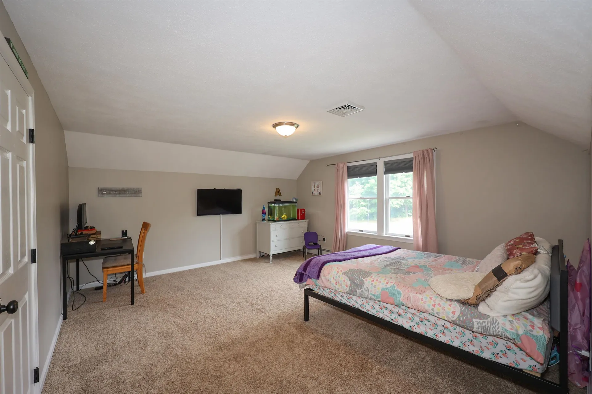 6 Tudor Drive Salem NH 03079